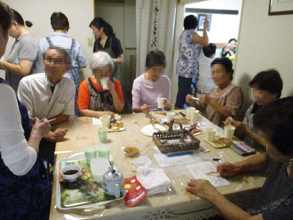 にぎやかなカフェとおりみち１