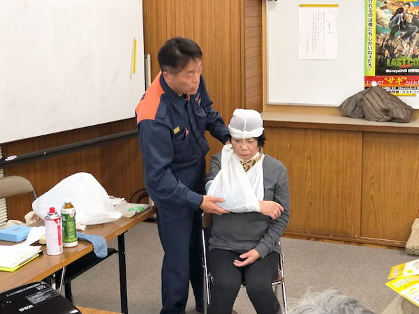 ストッキングで頭を止血