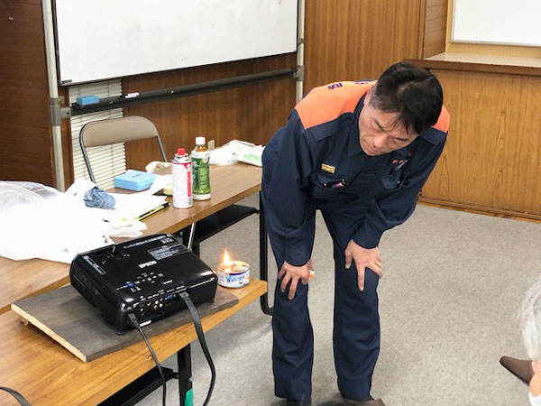 ツナ缶でロウソク