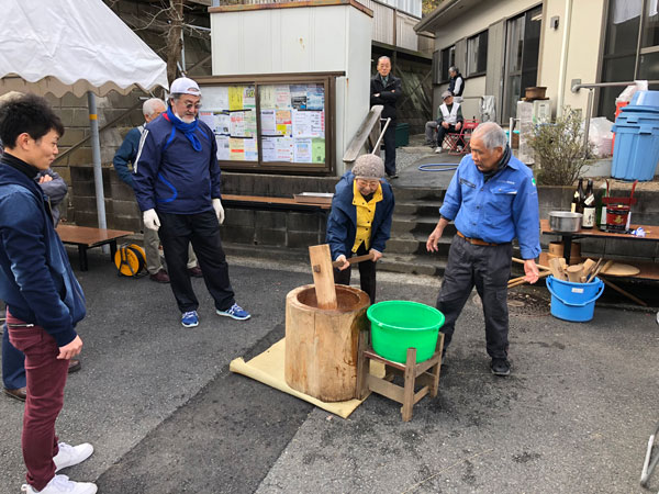 六ツ川三金自治会の餅つき大会
