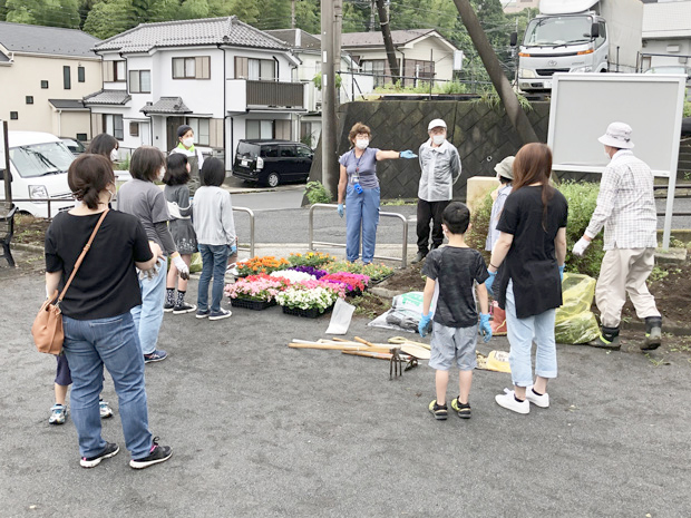 高嶺自治会の花苗の植栽6