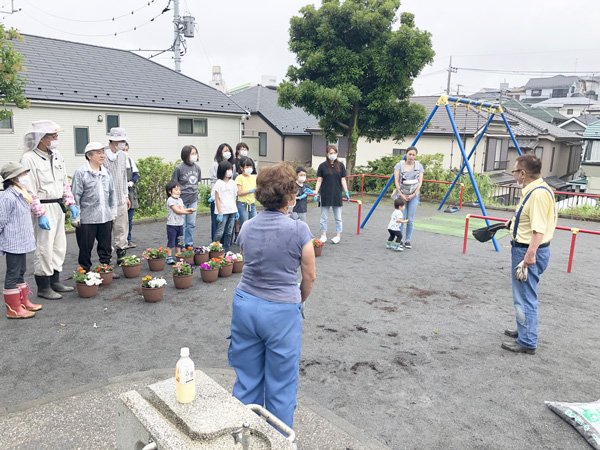 高嶺自治会の花苗の植栽9